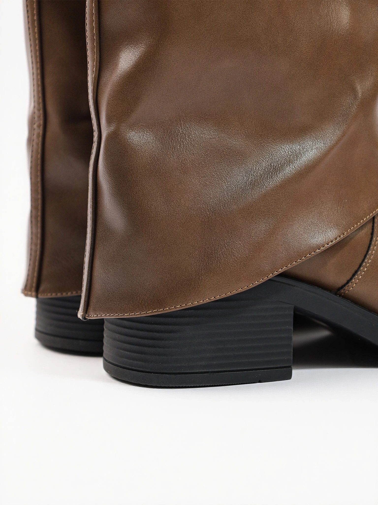 Сапоги укороченные с отворотом цвета хаки